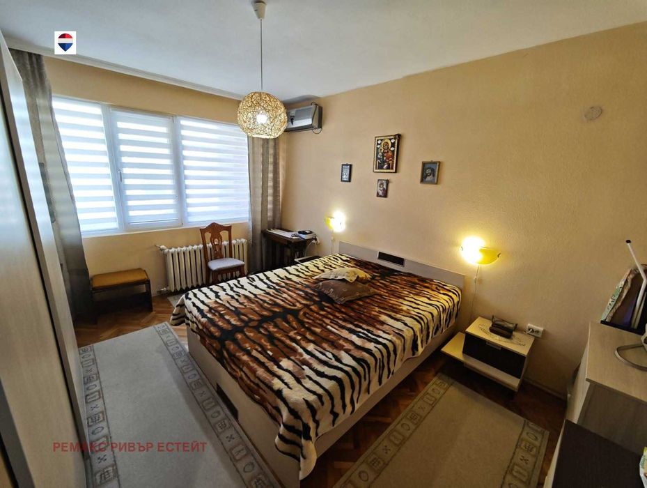 Продава се Тристаен апартамент в Русе, Възраждане - 86 кв.м за 1067 €/кв.м - Снимка #5