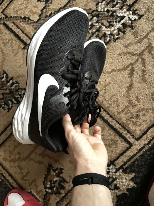 Vand adidasi nike marimea 42