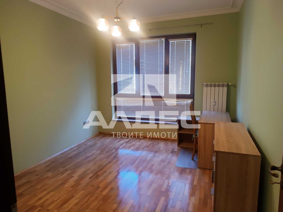 Дава се под наем Тристаен апартамент в София, Център - 123 кв.м за 900 € - Снимка #5
