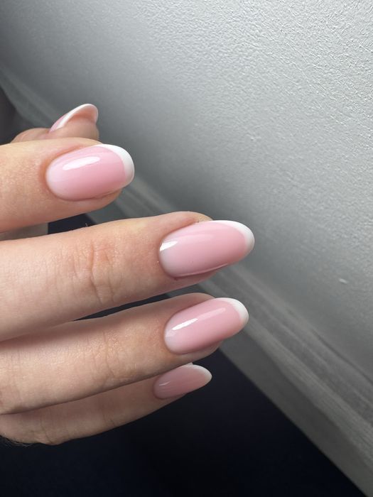 Manichiură Brasov - unghii cu gel, semipermanent