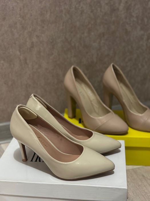 Продаю 2 пары отличных туфель