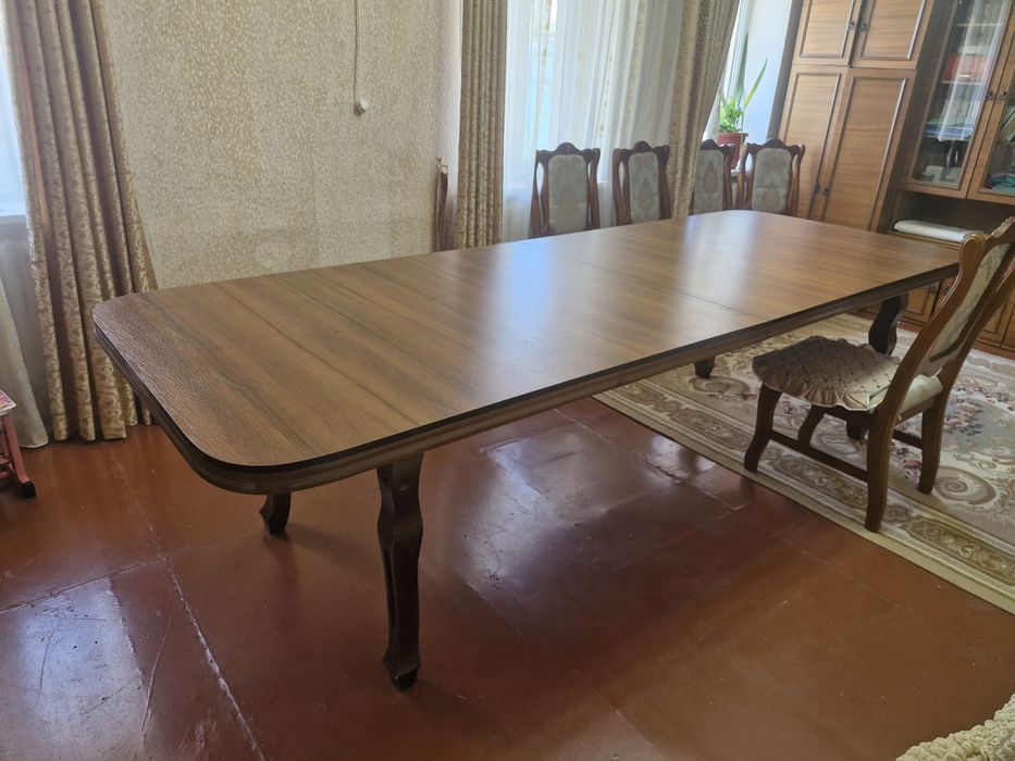 Стол со стульями