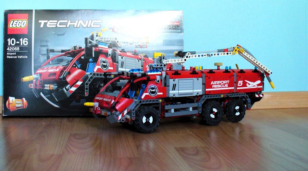 LEGO® Technic -42068 Airport Rescue Vehicle и 42002 Hovercraft-модели 2 в 1