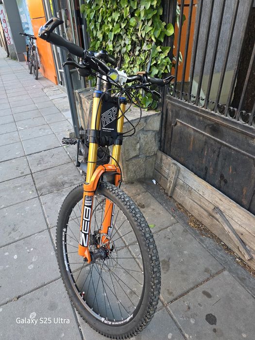 Мощен Custom Downhill E-bike Повечето части са нови!