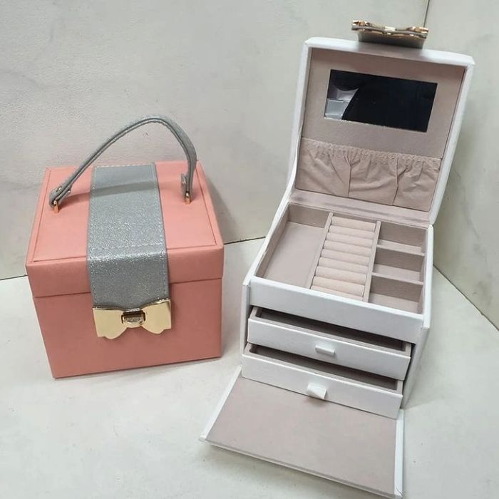 Шкатулки для украшении на подарок