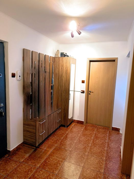 Vand ap. 2 camere DECOMANDAT , luncă