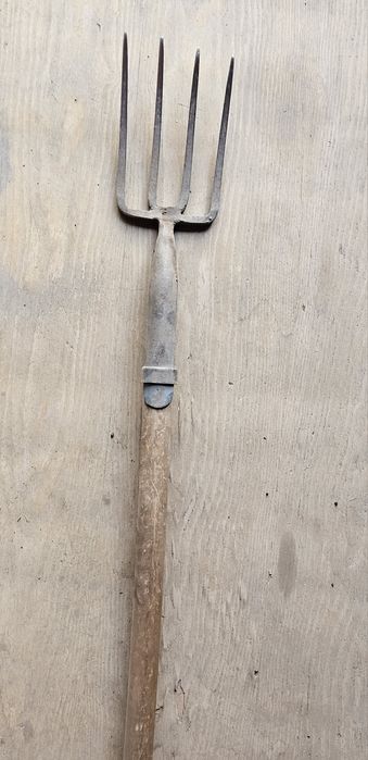 Грабли, вилы , тяпки, культиватор б/у