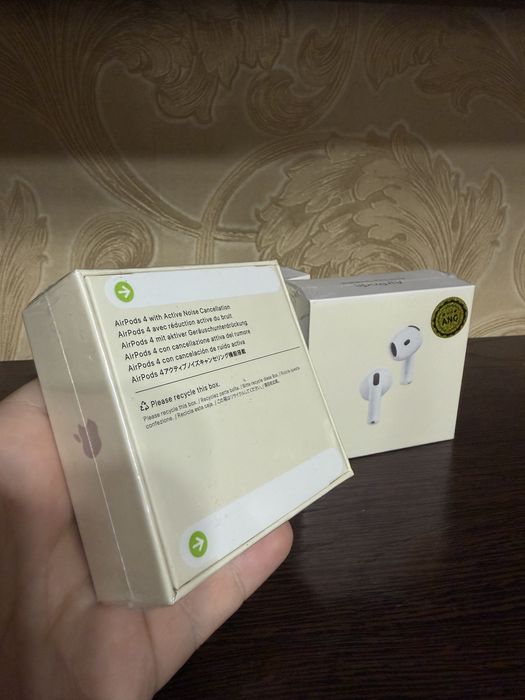 Наушники AirPods 4