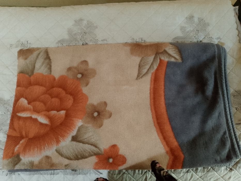 Зимние одеяла в хорошем состояние три одеяла за 300 000 т.с.