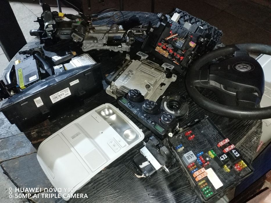 scut macara carcasa baterie far volan radiator boxe aeroterma golf 5 p