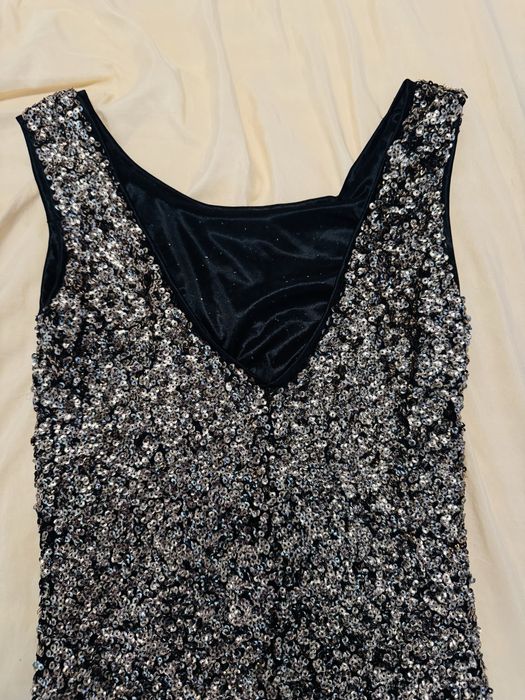 Златиста рокля с пайети