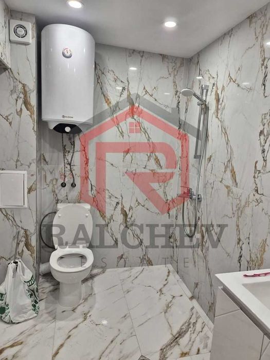 Дава се под наем Двустаен апартамент в Варна, Център - 75 кв.м за 612 € - Снимка #9