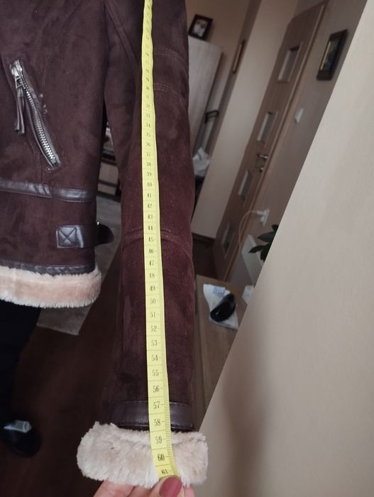 Продавам дамско кожено яке Bershka