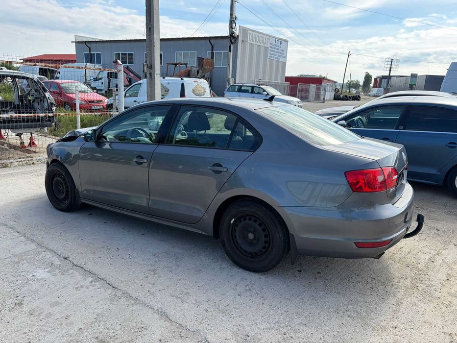 Dezmembrez VW Jetta MK6 1.2 TSI CBZB 105 cai cutie de viteze manuala cod LHY cod culoare LD7X 2011