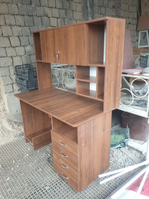 продается стол писменый детский