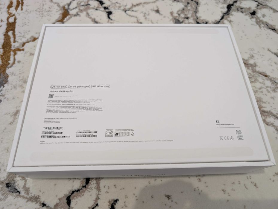 Cutie Macbook PRO M4 pro model 2025 / fullbox