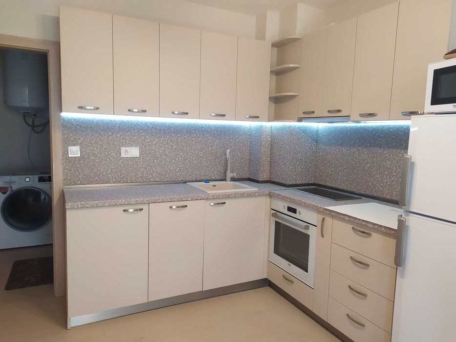 Дава се под наем Двустаен апартамент в Пловдив, Тракия - 67 кв.м за 459 € - Снимка #2