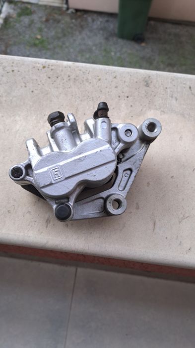 Продавам предница за Ямаха скутер