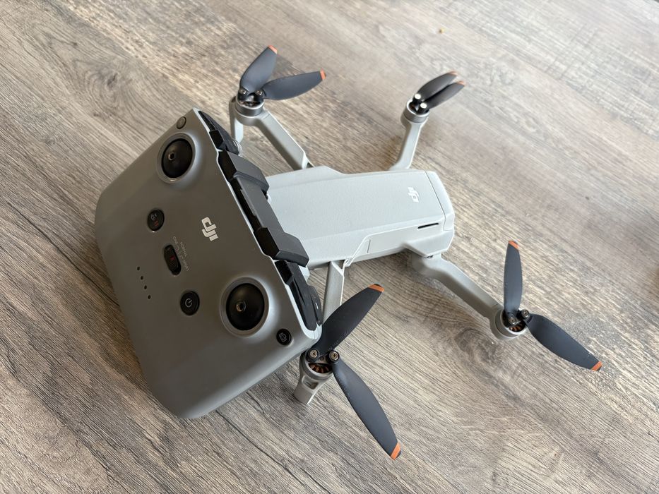 Продавам DJI Mini 2 SE