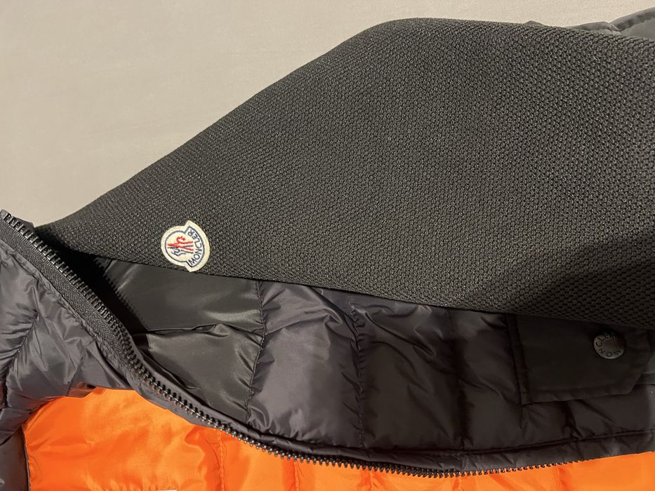 Geaca Moncler.