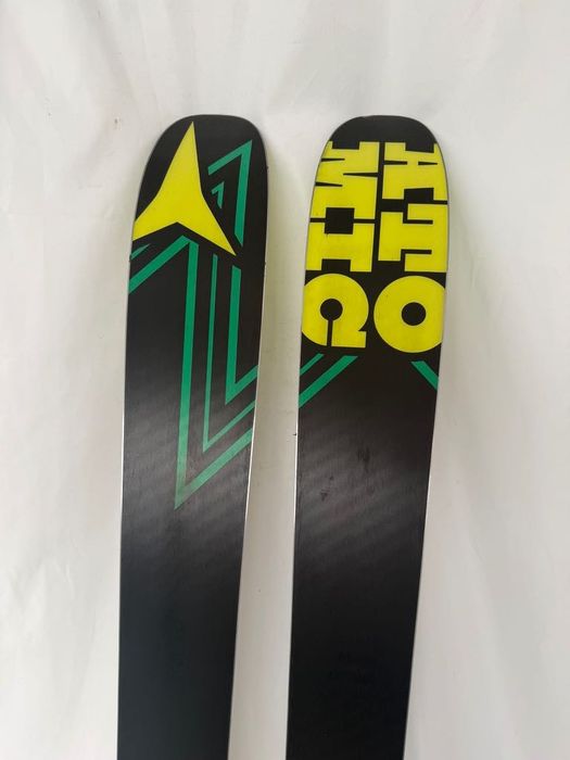 Ski Schiuri twin-tip / park / all-mountain Atomic Punx 174 cm