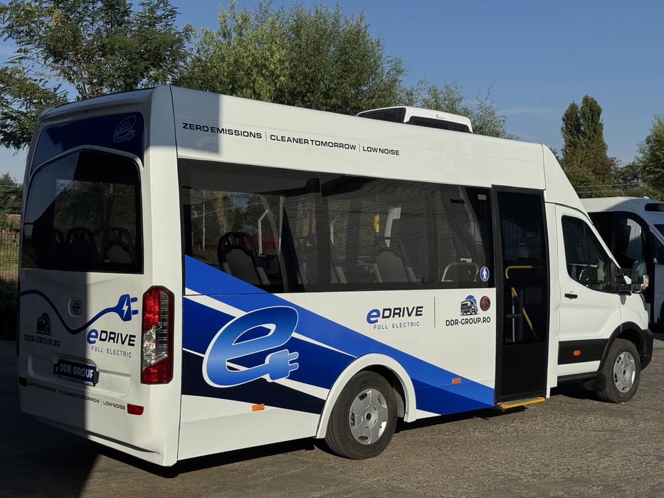 Ford E-Transit 10+4+1