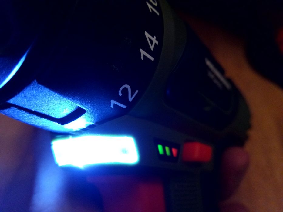 Masina de gaurit cu acumulator 10.8V-1.3 Ah,11400RPM,Mandrina 10mm,Nou