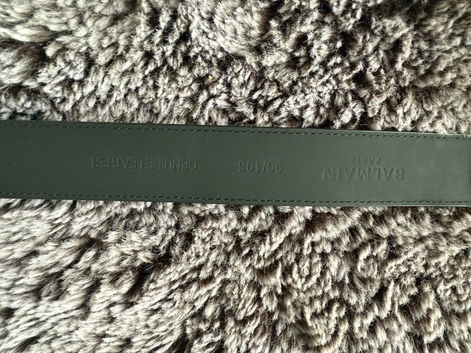 Колан Balmain.