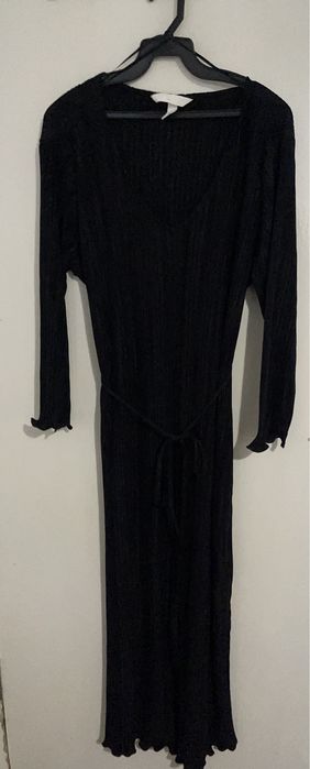 Rochie neagra usor plisata noua