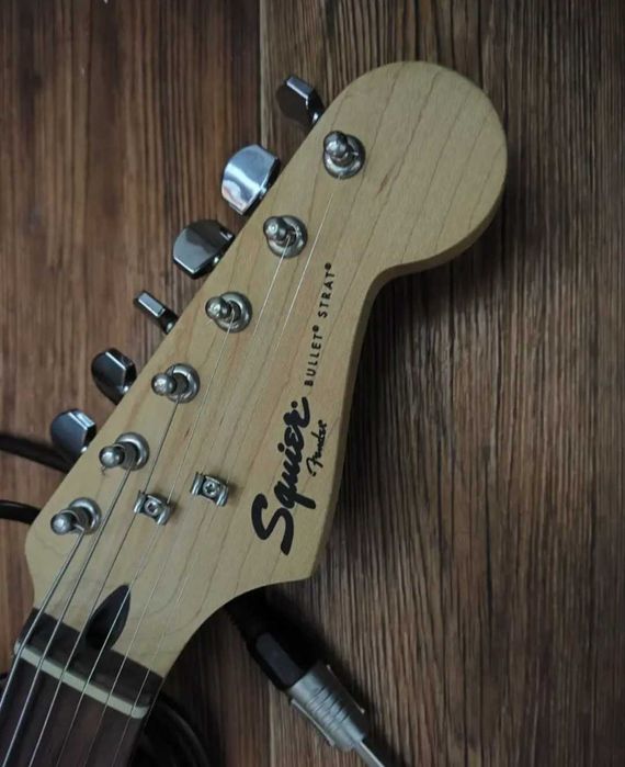 Электрогитара Fender Squire Bullet Stratocaster