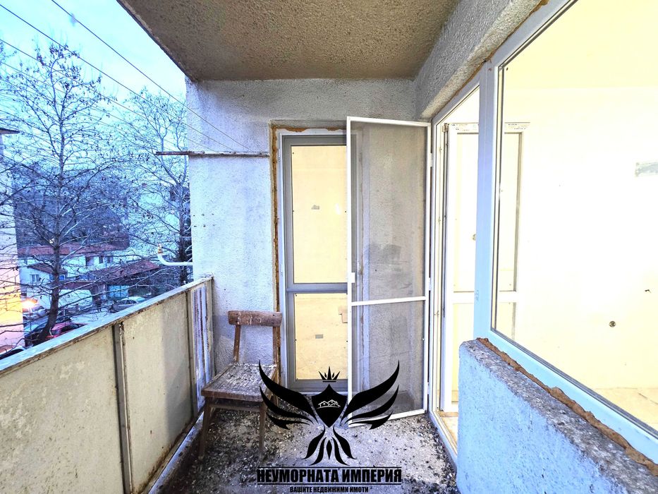 Продавам тристаен апартамент 91кв. с гараж и изба в гр.Асеновград