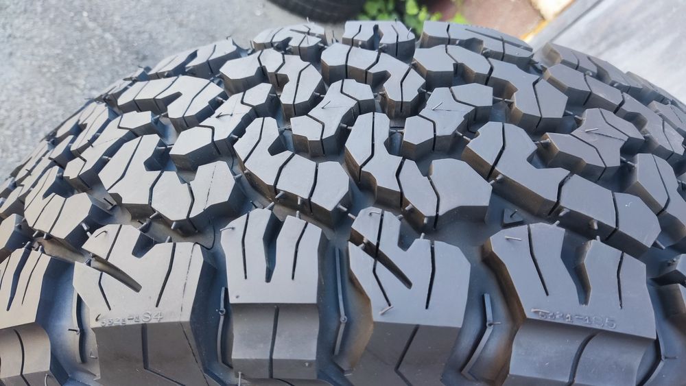 1брой гума 235/75/15 BF GOODRICH ALL TERRAIN T/A KO2 TL , 6PR, плата