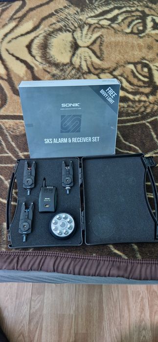 Сигнализатори Sonik 3+1 с лампа към тях. Неразличими от нови.