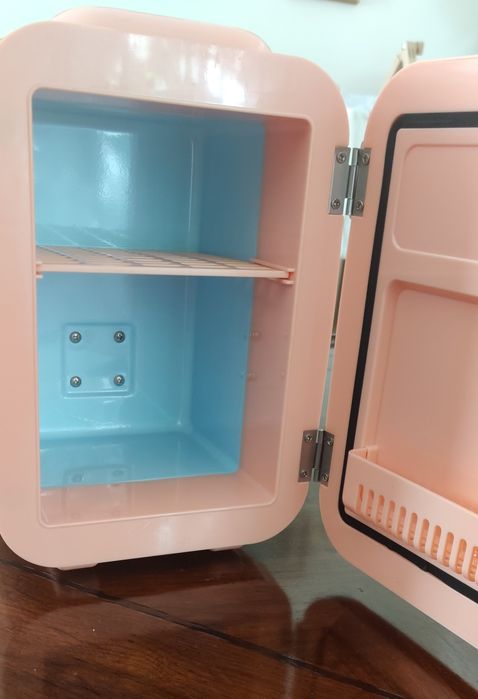 Mini frigider cosmetice Soft Peach Meloni, dubla funcție de încălzire și răcire,4 litri,nou