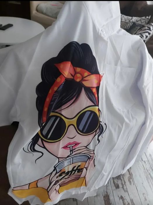 Риза с принт.  .