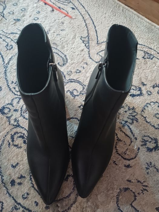 Продаётся ботинки