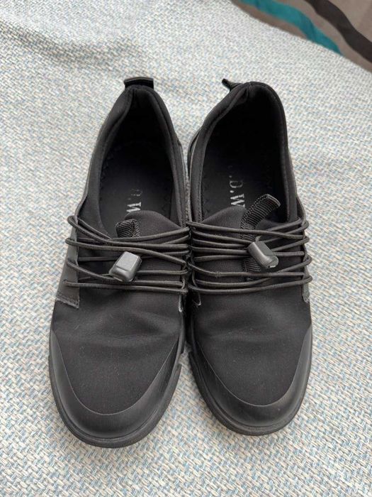 Детская обувь 34 размера, длина подошвы 23,5 см.