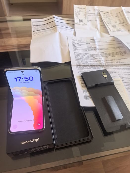 Samsung z flip 5 256G.