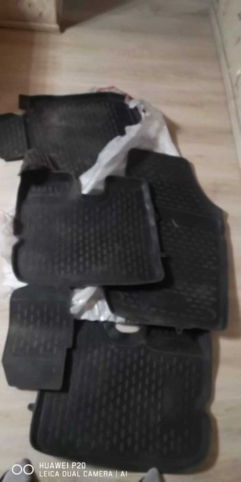 Продам резиновые коврики