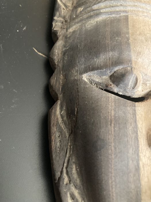 Дървена маска за декорация