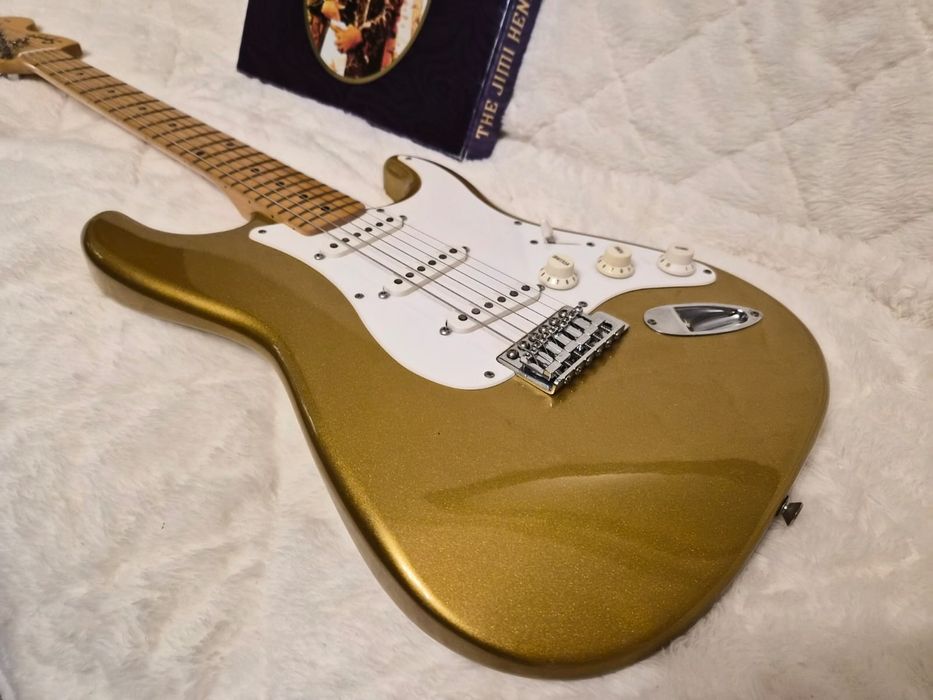 Squier by Fender Aztec gold edition