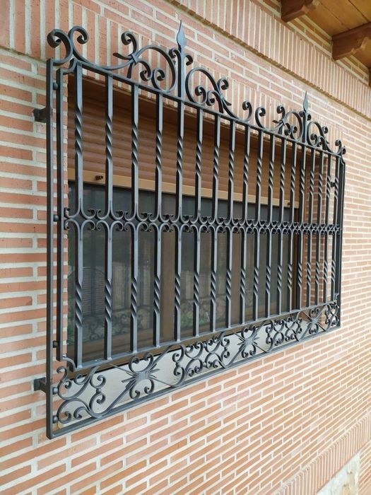 Решетки на окна, перила на лестнице, ворота, заборы жалюзи из металла