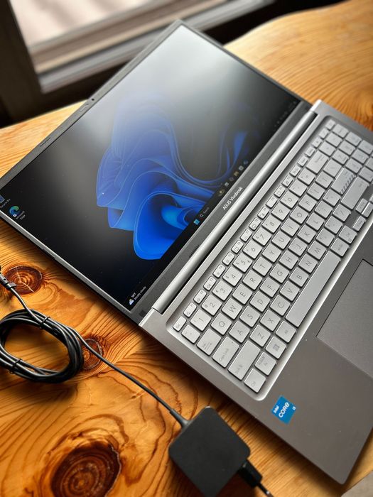 Laptop ASUS impecabil
