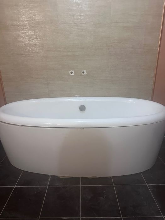 Ванна акриловая красивая