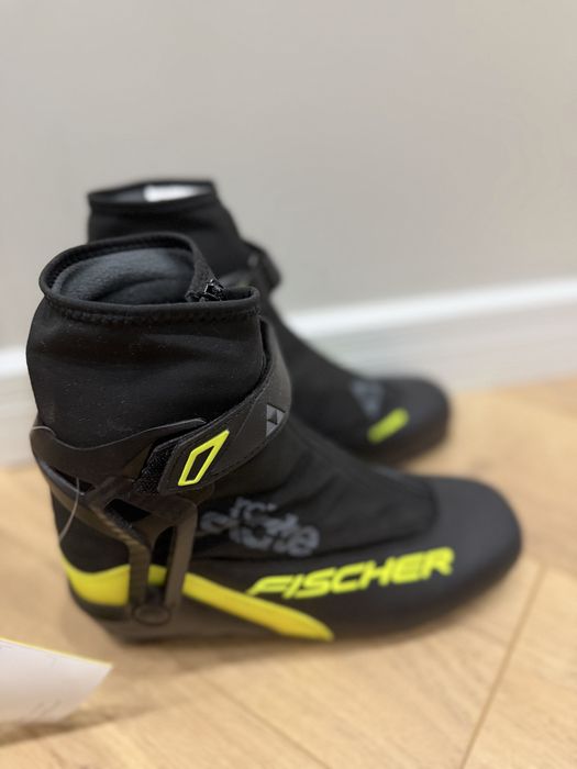 Продам коньковые лыжи Salomon RS 10