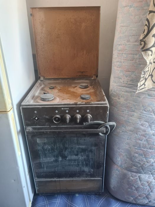 Продам газовую плиту