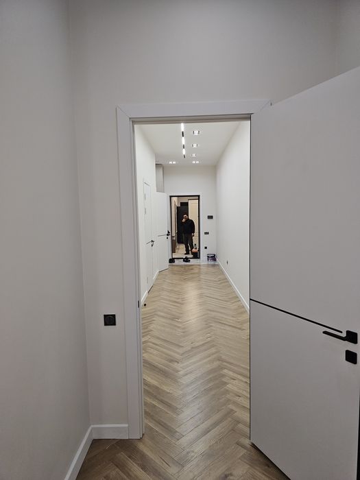 Устанопка двер . Есік орнату