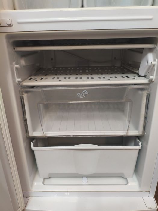 Холодильник Indesit