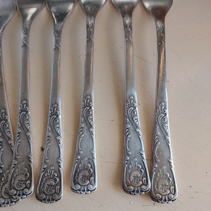 Продам вилки мельхиоровые  МНЦ 18шт.