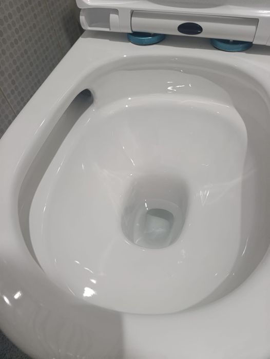 Продам унитазы моноблог